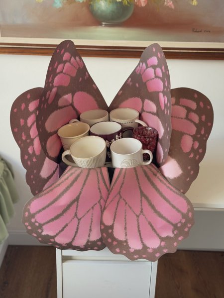 باقة 9 اكواب شكل فراشة باللون الفوشي حجم كبير