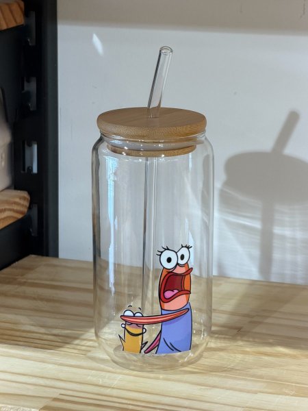 جرة شفافة بغطى وشلمونة رسمة سمكة سبونج بوب 500m