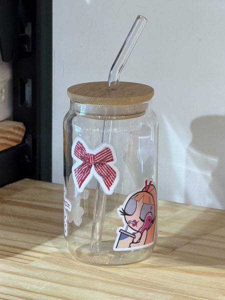 جرة شفافة بغطى وشلمونة برسوم بناتية بلوسم بحجم 350m