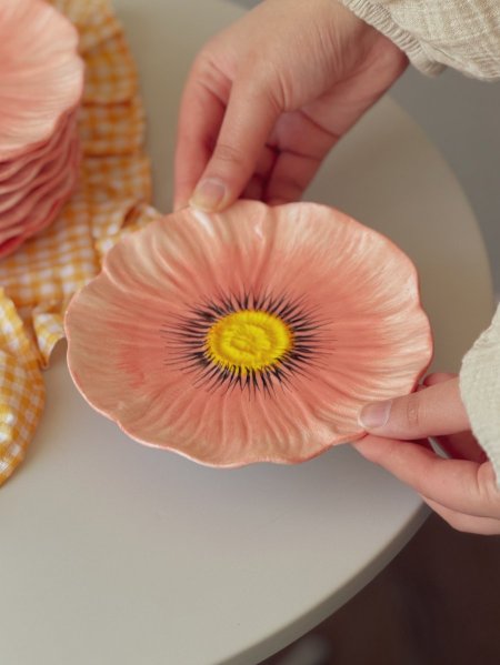 صحن تقديم بورسلان شكل وردة لون زهري ثيم ربيعي