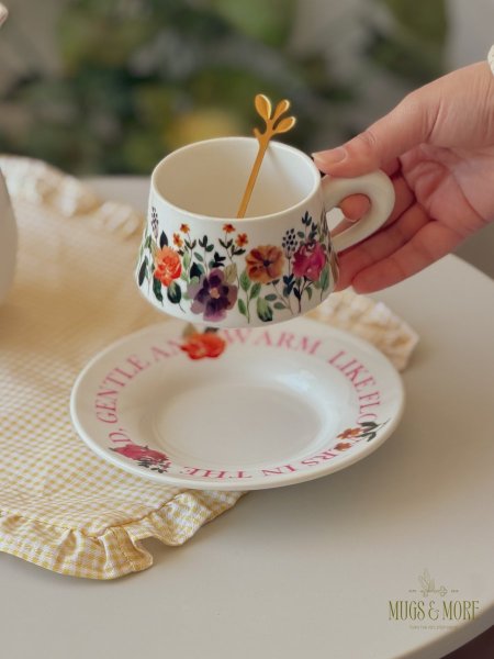 كوب وصحن وملعقة ذهبية ثيم ربيعي بعبارة " " على الأطراف في بوكس مميز