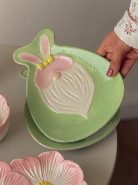 صحن مسطح شكل ارنب الربيع مصنوع وملوّن يدويًا