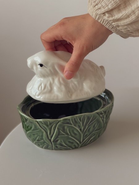 مرتبان متعدد الاستخدامات شكل ارنب وورقة شجر- تصميم محدود