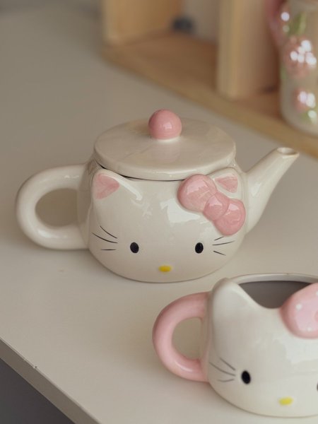 ابريق شخصية هيلو كيتي Hello Kitty