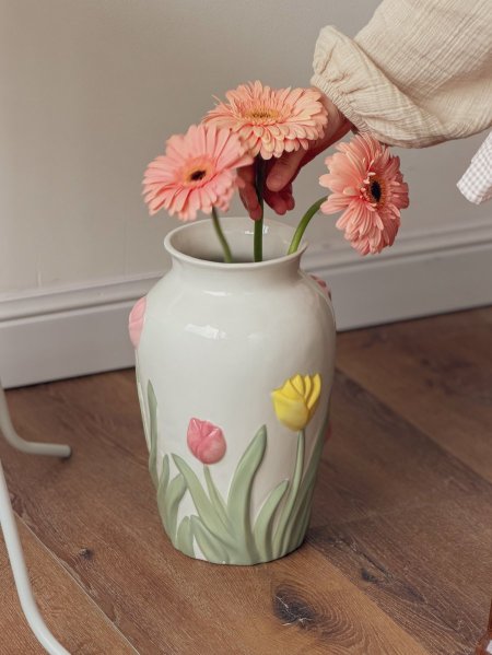 فازة/ مزهرية بالتوليب البارز حجم ضخم ثيم ربيعي- اصدار محدود