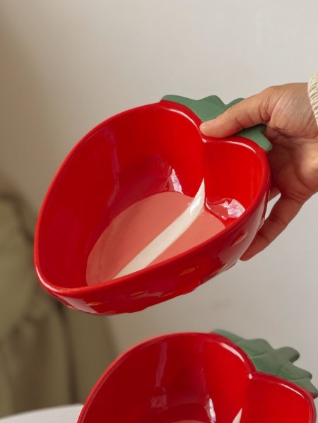 صحن مجور سيراميك تصميم فراولة لون أحمر