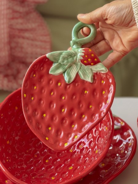 صحن تقديم مسطح بورسلان تصميم فراولة لون أحمر