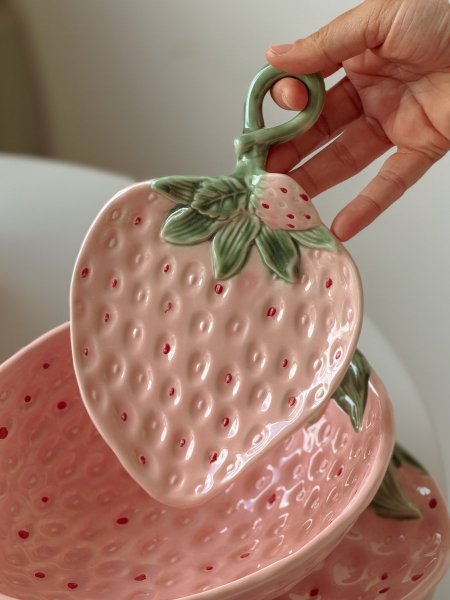 صحن تقديم مسطح بورسلان تصميم فراولة لون زهري