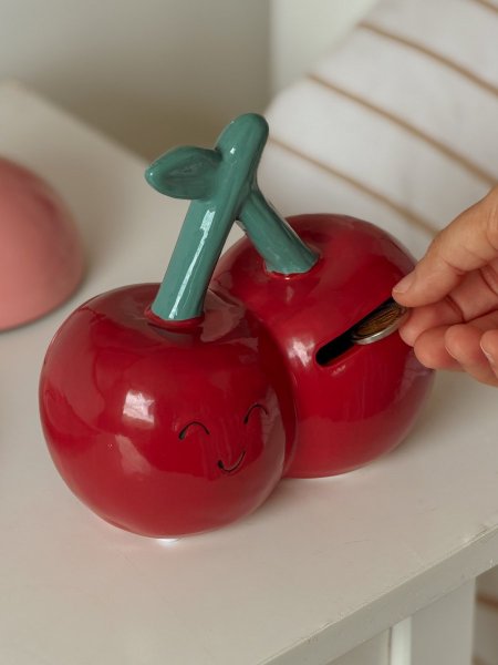 حصالة بورسلان على شكل حبات  الكرز باللون الأحمر قابلة للفتح