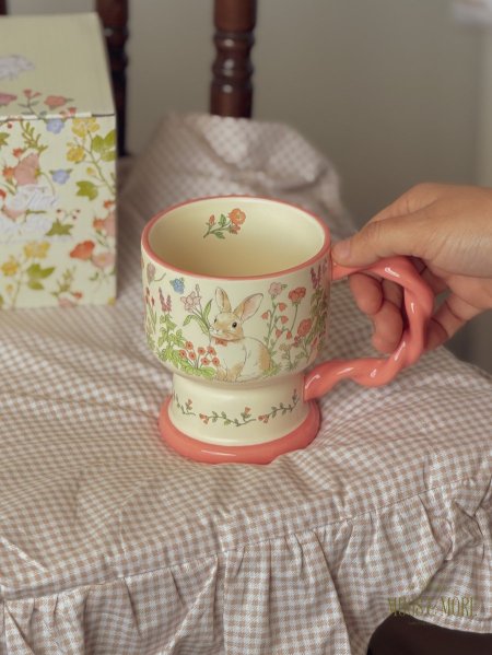 كوب ربيعي فنتج ستايل برسومات ورد وزخارف