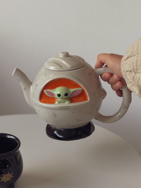 ابريق شخصية GROGU حجم كبير ثيم فضاء