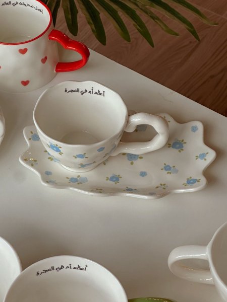 كوب وصحنه حجم كبير بعبارة "أعظم أم في المجرة"