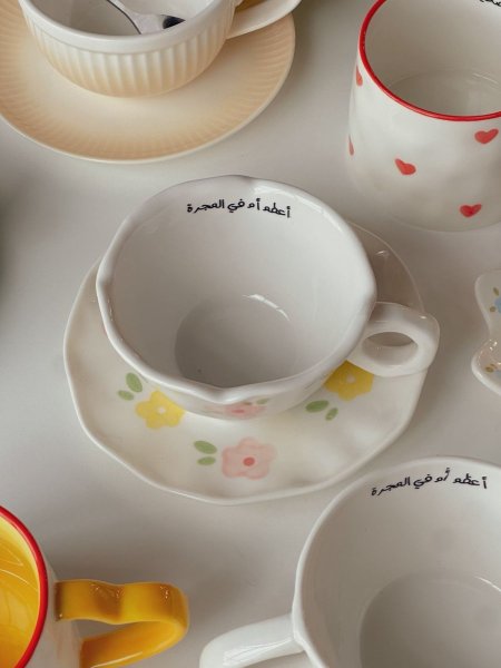 مج وصحنه هاندميد بعبارة "أعظم أم في المجرة"