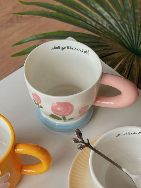 كوب مميز بعبارة "أفضل صديقة في العالم"