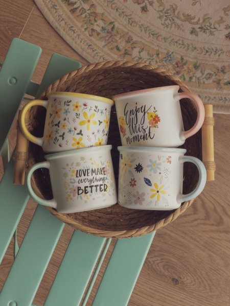 كوب خريفي مورد حجم جميل وعبارات مميزة