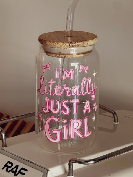 جرة شفافة بغطى خشب وشلمونة "i’m literally just a girl"
