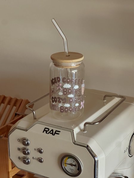كوب بعبارة "iced coffee bows cozy days books”