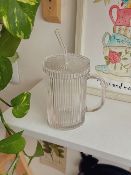 مج تريندي محزز مع غطى وشلمونة ويد