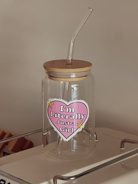 جرة شفافة بغطى خشب وشلمونة "I’m literally just a girl “