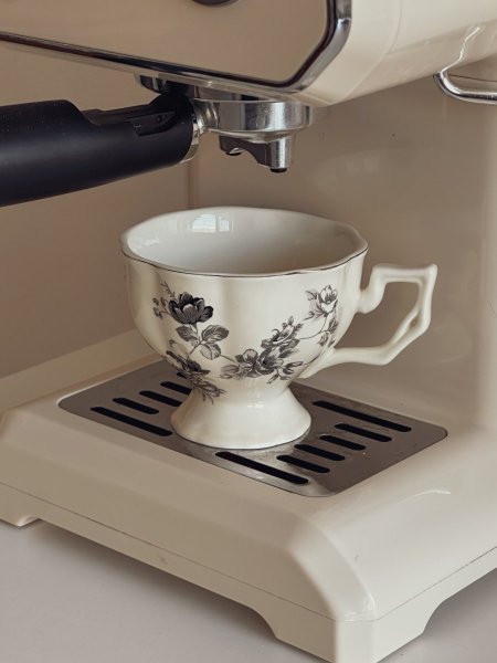 فنجان أنتيك برسومات ورد