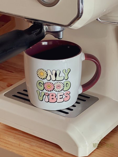 كوب بعبارة "only Good vibes”