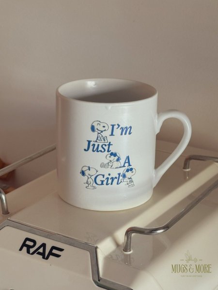 تصميم سنوبي مع عبارة “I’m just a girl“