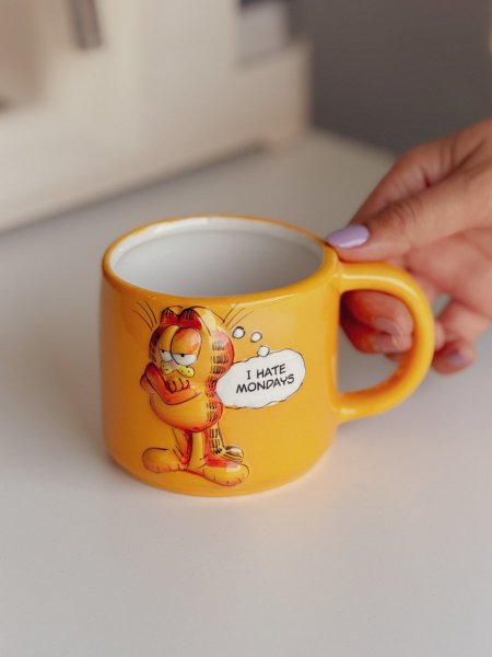 مج بعبارة I hate Mondays