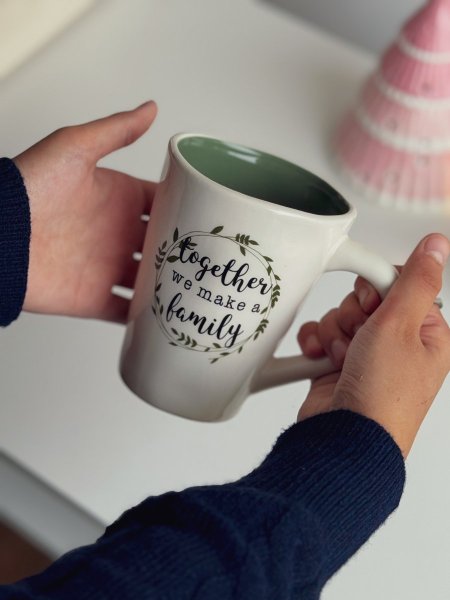 كوب مميز مع عبارة "Together we make a family”