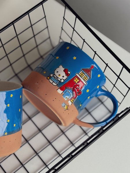 مج هيلو كيتي والسماء برسومات جميلة