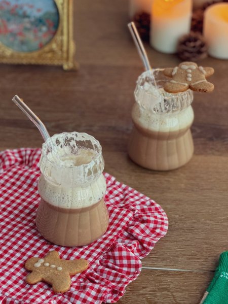 كاسة شفاف شكل شجرة الكريسمس مع غطى خشب و شلمونة