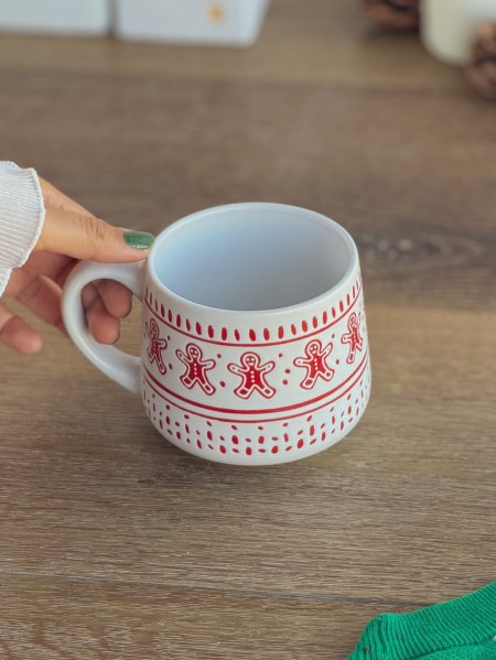 كوب شتوي برسومات رجل البسكوت بحجم 500ml