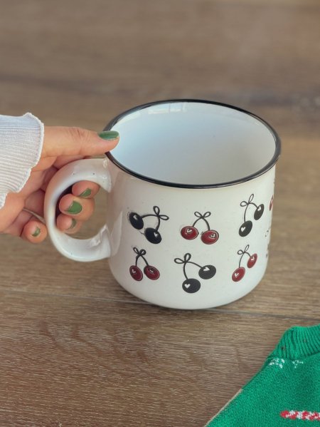 كوب شتوي برسمة كرز بحجم 650ml