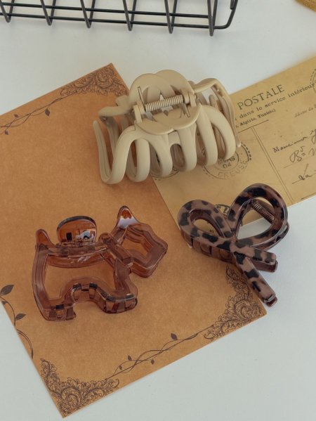 3 مشابك شعر بأشكال مختلفة