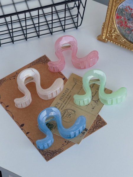 2 مشبك شعر شكل غريب و مميز