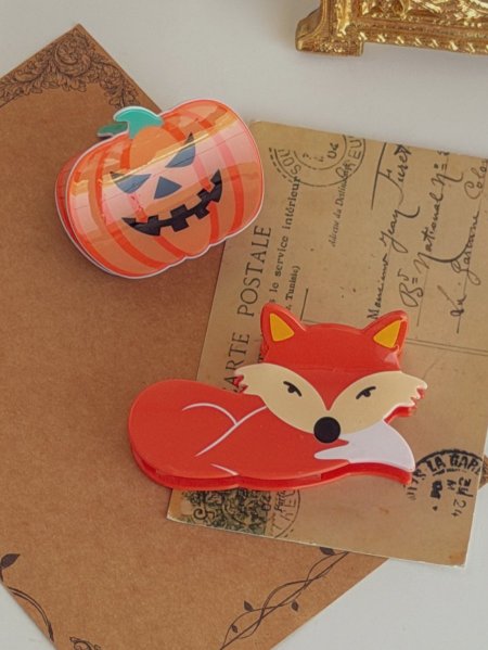 مشبك شعر شكل خريفي