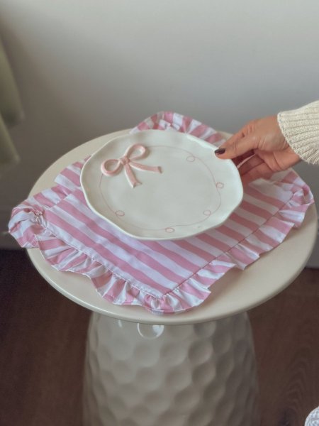 كوستر قماش مخطط ابيض وزهري