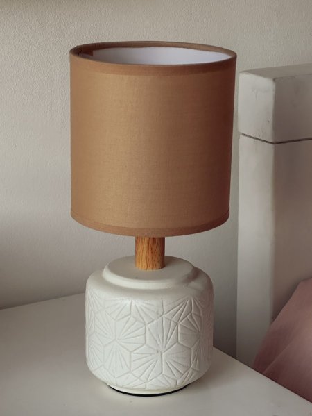 تيبل لامب بقاعدة مزخرفة