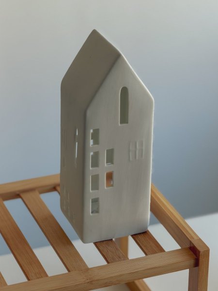 بيت اضاءة ذاتية بتصميم مميز