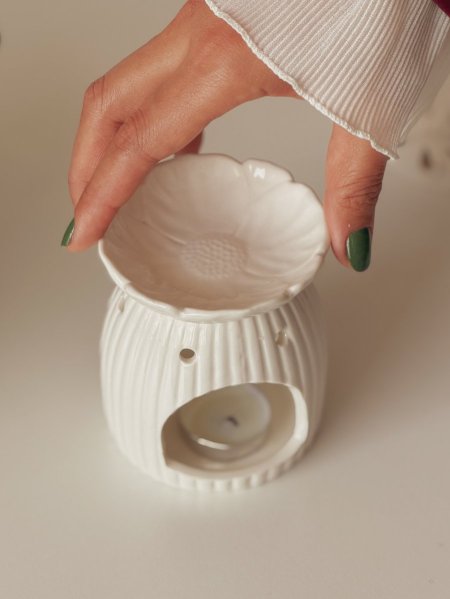 مبخرة زيت شكل وردة من الأعلى