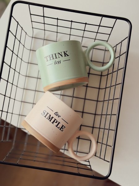 كوب جميل بيد دائرية بعبارات انجليزية