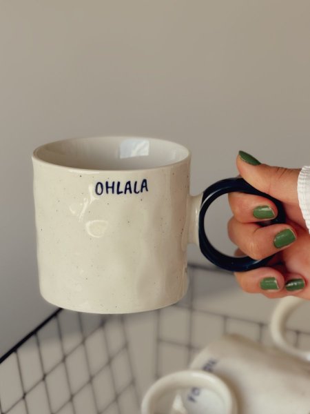 كوب بيد دائرية بكلمة "OHLALA