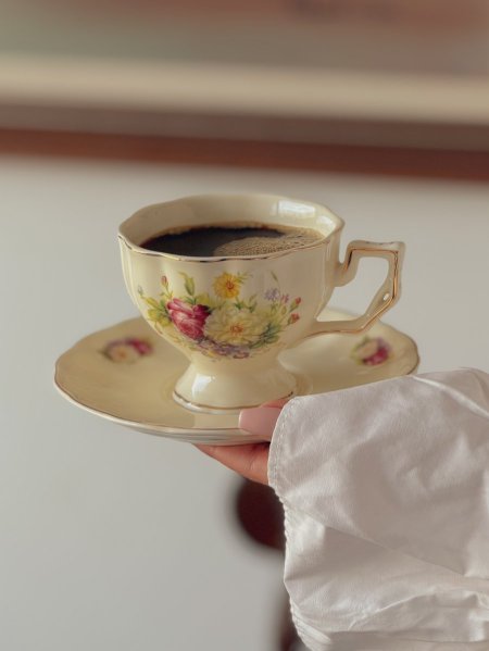 فنجان كلاسيك مورد مع صحنه