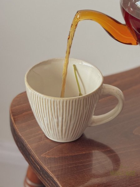 كوب بوهو بخطوط بارزة