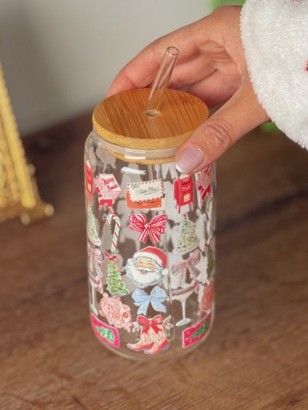 كوب شفاف بابا نويل وأجواء شتوية مع غطى وشلمونة